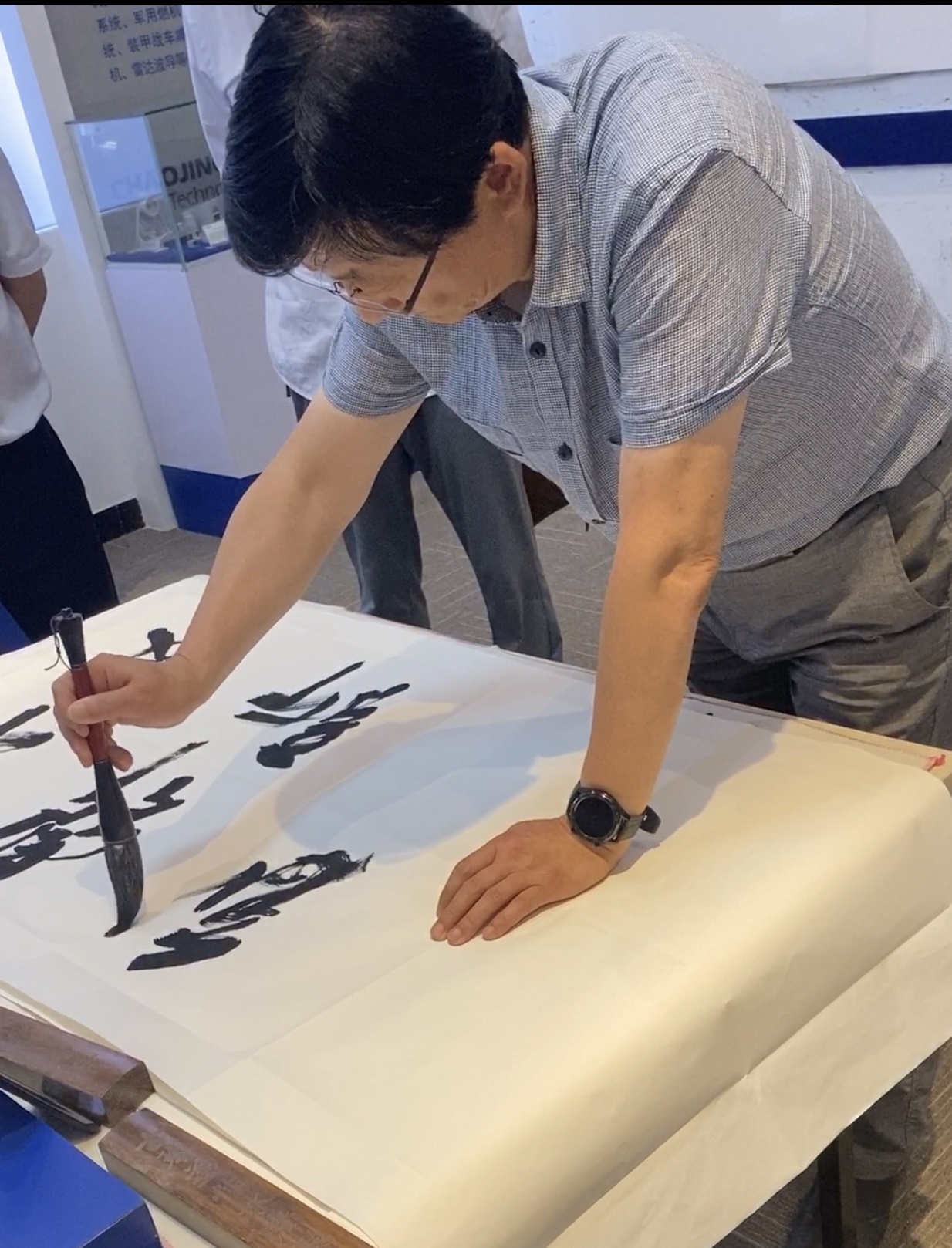 热烈欢迎西安工程大学刘江南教授一行莅临指导(图1)