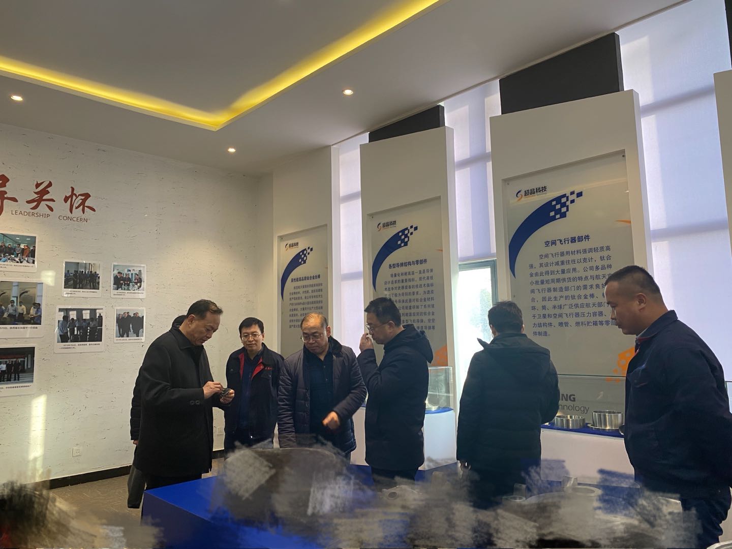 热烈欢迎中共陕西省委军民融合办副主任韩保护一行 莅临超晶公司考察调研(图2) 热烈欢迎中共陕西省委军民融合办副主任韩保护一行 莅临超晶公司考察调研(图2)
