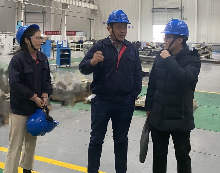 热烈欢迎中共陕西省委军民融合办副主任韩保护一行 莅临超晶公司考察调研(图3)